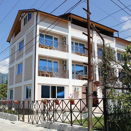 Guest House Zvanba Gagra Extérieur photo